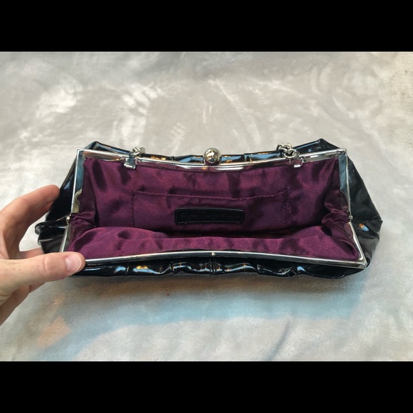 Black express patent leather clutch with shoulder strap - Picture 4 of 6